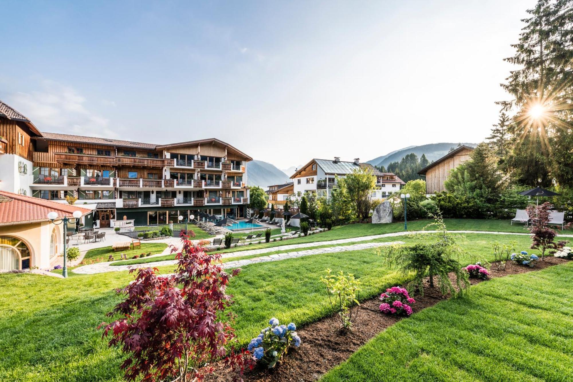 Mirabell Dolomites Hotel - Luxury Ayurveda & Spa Olang Exterior foto