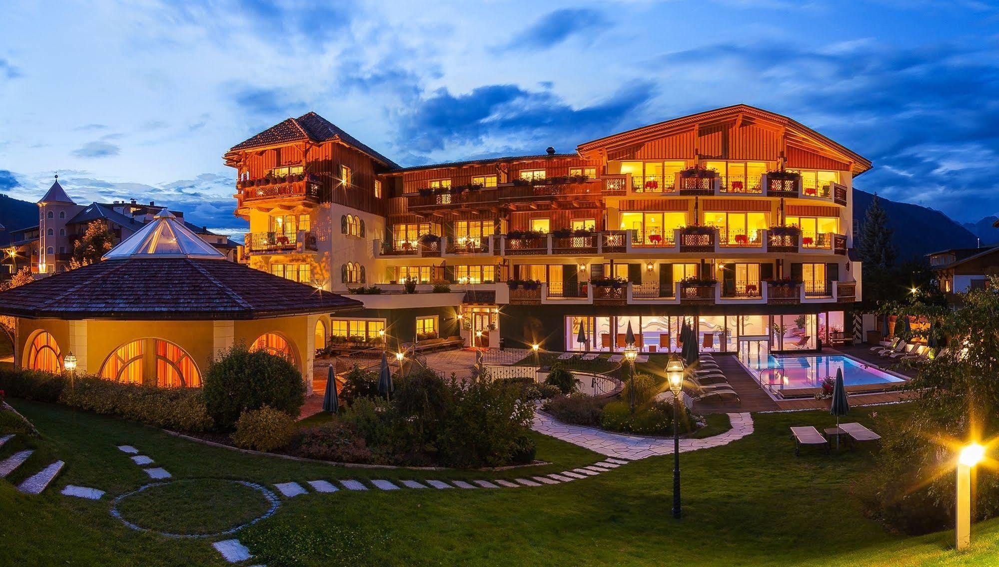 Mirabell Dolomites Hotel - Luxury Ayurveda & Spa Olang Exterior foto